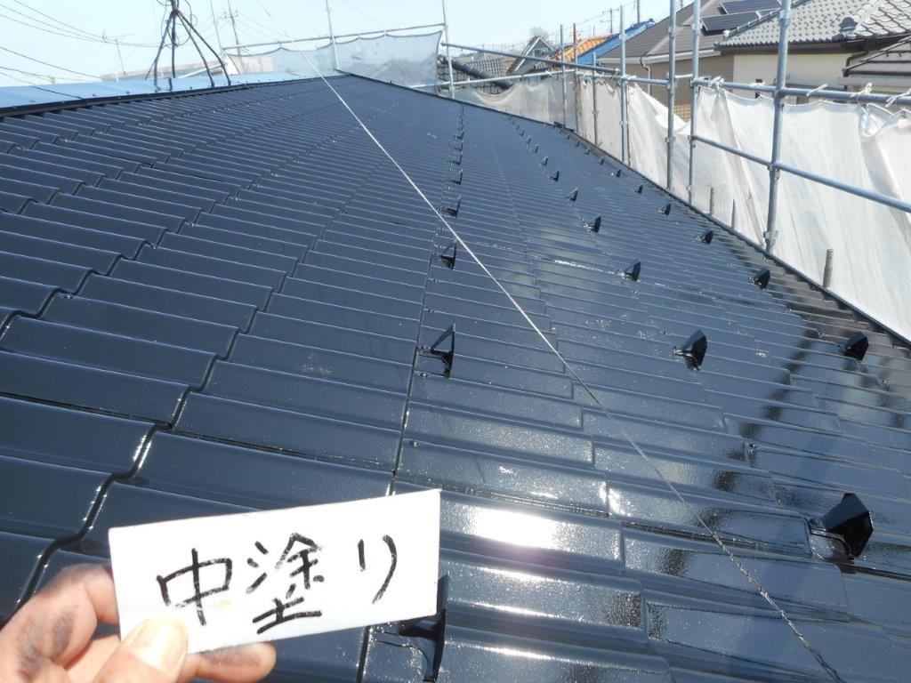 屋根の中塗り塗装