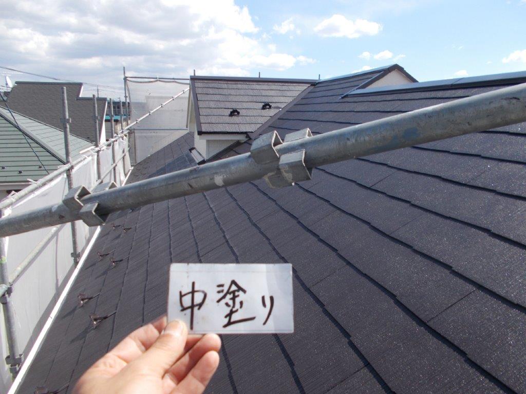 屋根の中塗り塗装