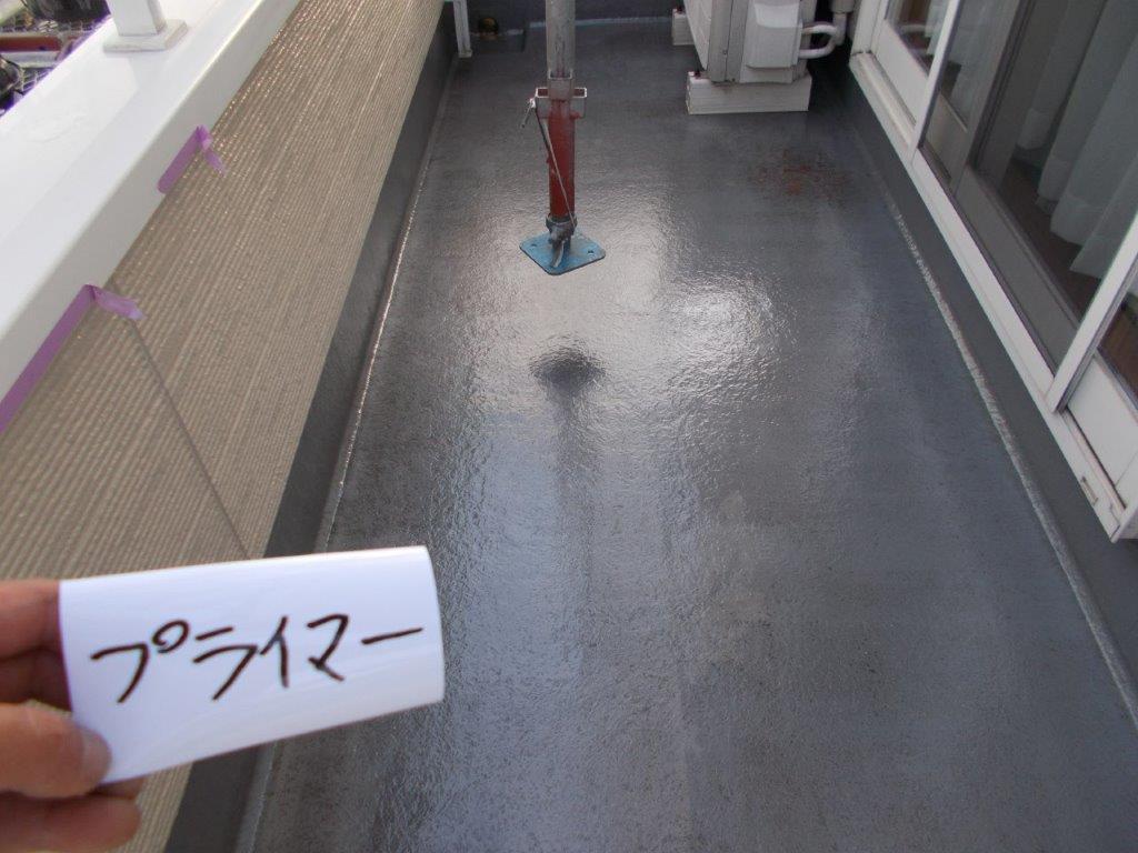 ベランダのプライマー塗装