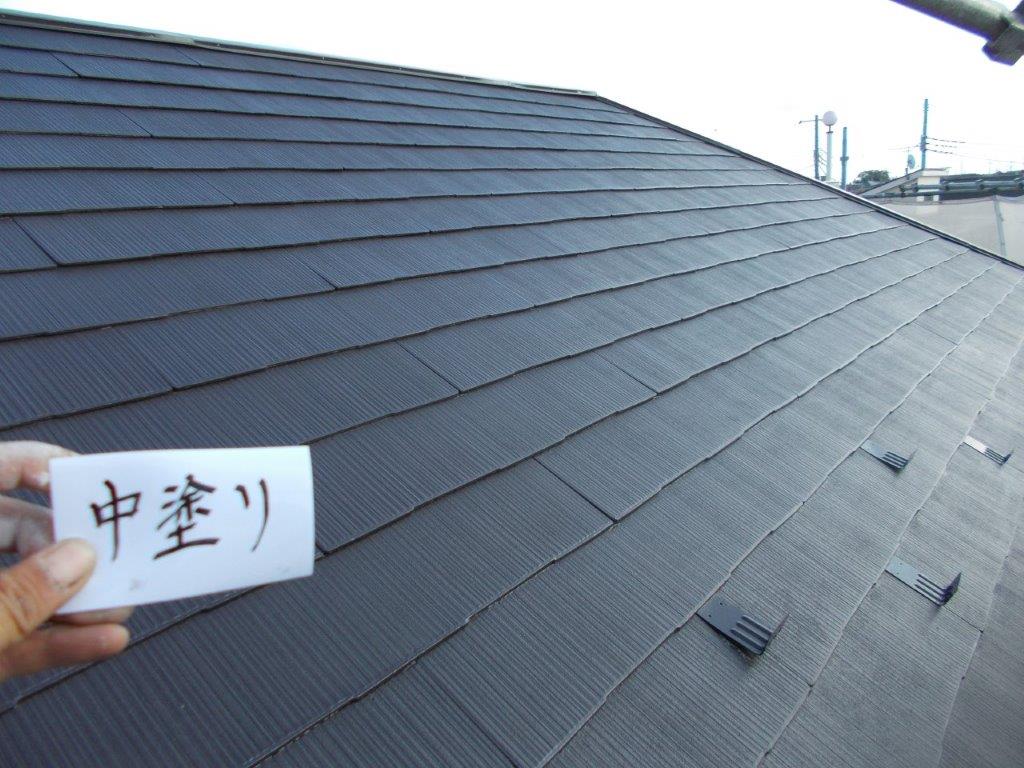 屋根の中塗り塗装