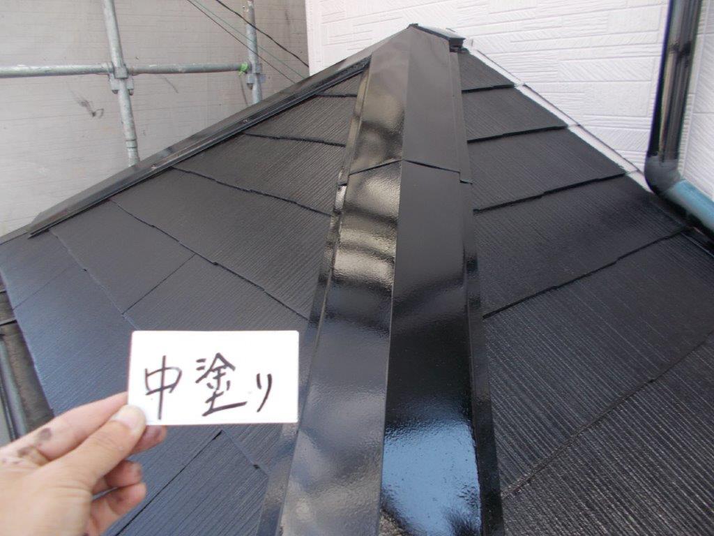 下屋根の中塗り塗装