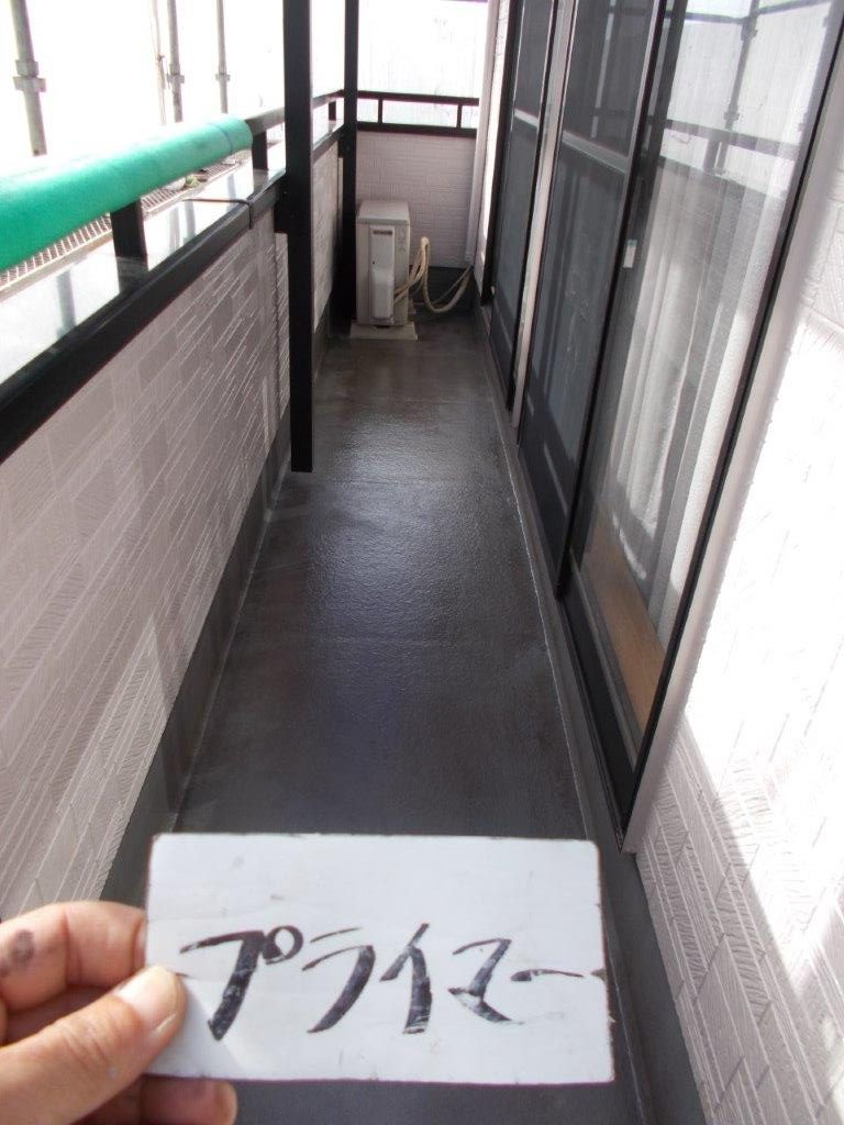 ベランダのプライマー塗装