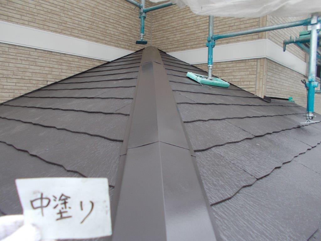 下屋根の中塗り塗装
